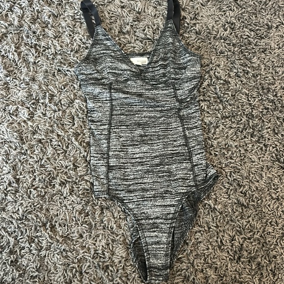 Wilfred Free (Aritzia) bodysuit in a grey/black marble color. - Picture 3 of 3
